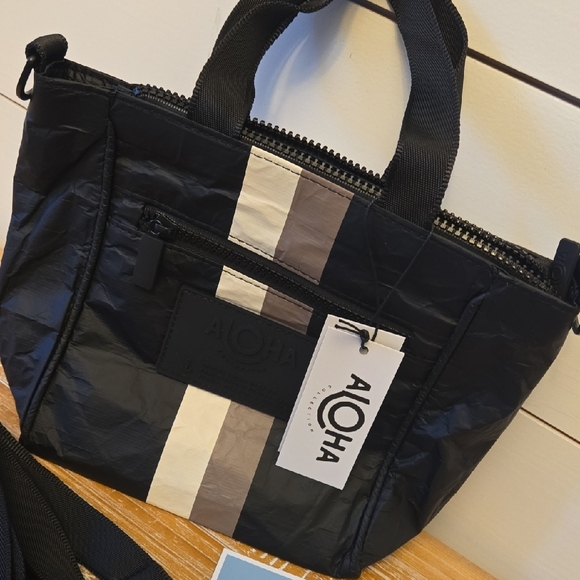 ALOHA Collection Crossbidy Black Tote Bag - Picture 2 of 3